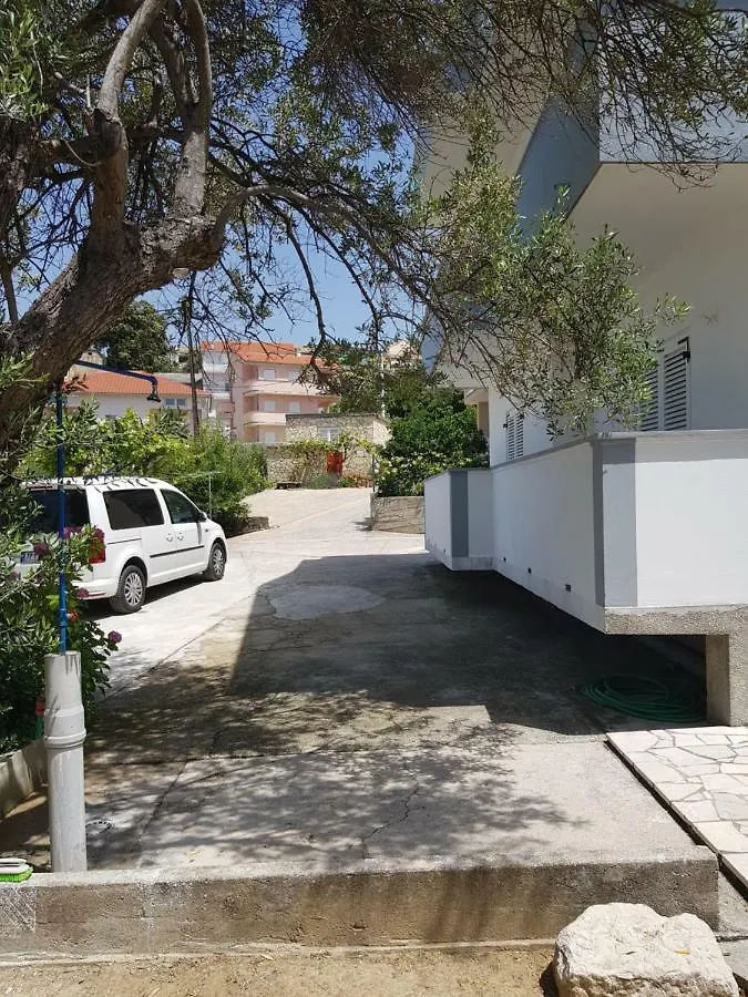 Apartment Valeria ロパール